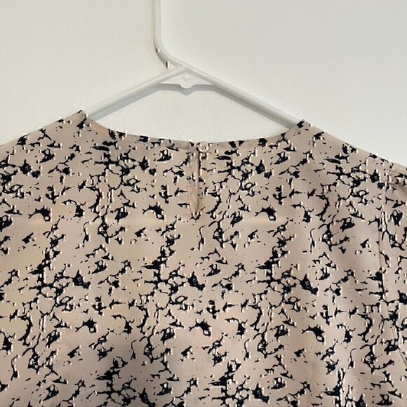 FRENCH CONNECTION Marble Print Blouse Blush Nude / Pink Navy Blue Short Sleeve 4 - Picture 10 of 11